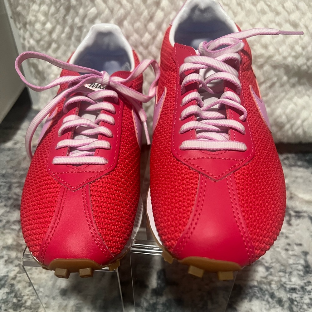 Nike - Picture 11 of 12